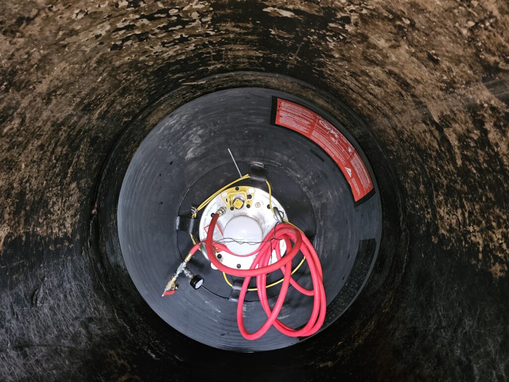 mages showing the integrity testing of gate valves and sewer plugs, highlighting the assessment of sealing capabilities and operational effectiveness to ensure proper function and safety within sewer systems.